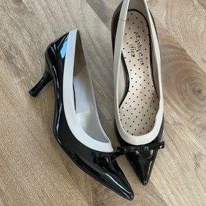 Anne Klein iflex black and white heels. Size 7.5M.